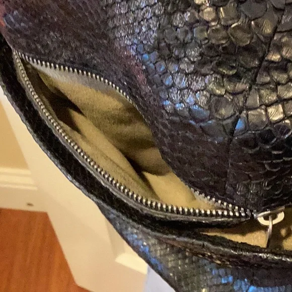 Jimmy Choo Black Textured Shoulder Bag with Silver Chain
Crossbody - Picture 8 of 12